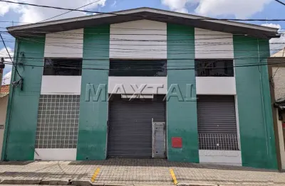 Galpão amplo comercial em Santana para locação, com 500m² e um banheiro.