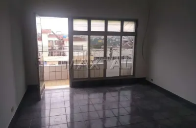 Casa para locação no jardim cachoeira, com 3 dormitórios, armários nos quartos e cozinha.