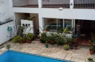 Sobrado à venda de 2 andares, 4 dormitórios. 6 vagas e piscina, no jardim frança.