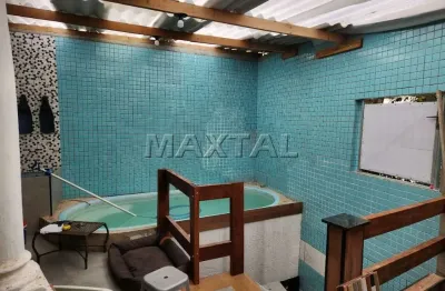 Sobrado à venda, com 4 dormitórios, 2 suítes, 4 banheiros, piscina no Jardim São Paulo.