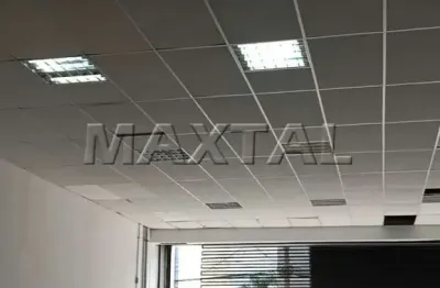 Galpão na água fria para alugar, com 600m²  de vão livre e 2 banheiros e recepção.
