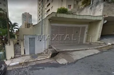 Sobrado à venda de 500m², com 3 dormitórios, 1 suíte e 4 vagas de garagem, na santa teresinha.