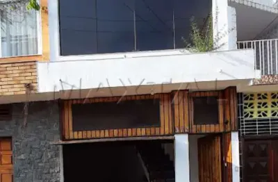 Casa residencial na vila monumento com 2 dormitórios, sala, cozinha, banheiros, edícula e vaga.