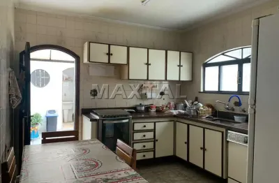 Sobrado de 132m² à venda na vila santos, 3 dormitórios, 4 banheiros e 2 vagas.