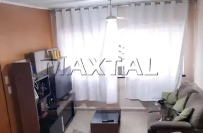 Sobrado com 151m², 3 dormitórios, 1 suíte, 3 banheiros, 2 vagas, churraqueira.