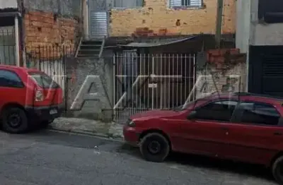 Terreno no jardim princesa com 50m², tendo uma construção de 216m² para demolição e nova construção.