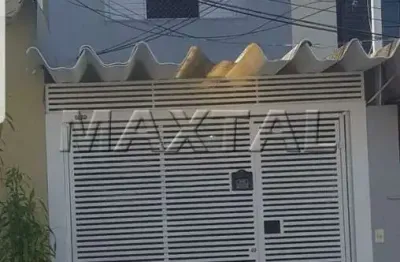 Sobrado à venda com 2 dormitórios, sala e vaga de garagem, na vila moraes.