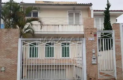 Sobrado de 300m², 3 quartos, 1 banheiro, sala, cozinha, lavabo, 2 vagas e edícula.