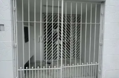 Salão comercial de 168m² em santana com 2 banheiros, área de lavanderia e cozinha.