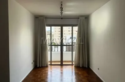 Apartamento de 87m², 3 quartos, 1 suíte, varanda, academia, piscina e playground.