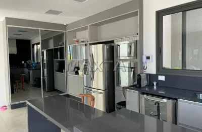 Sobrado à venda com 3 quartos, sendo 3 suítes, com 4 vagas de garagem 480m² na região de santana