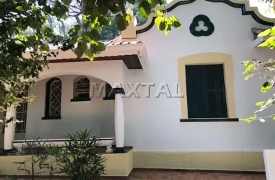 Casa à venda no horto florestal, de 300m², 5 dormitórios e 3 banheiros.