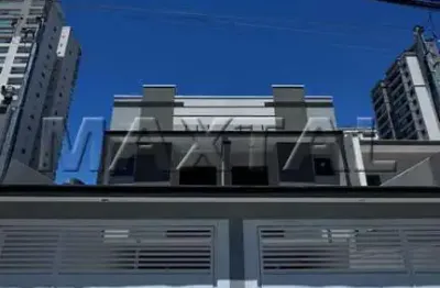 Sobrado à venda no santa teresinha, com 3 suites, 2 vagas  e área gourmet com churrasqueira.