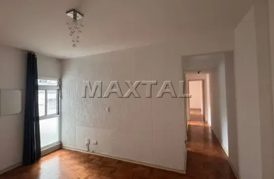 Apartamento para locação na braz leme, andar baixo, de 60m² e com 2 dormitórios e 1 vaga livre.