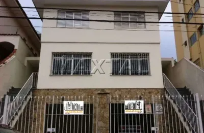 Casa de 140m², 3 quartos, 1 suíte, 2 banheiros, 1 lavabo, copa, cozinha e 3 vagas.