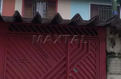 Sobrado à venda de 81m² com 2 dormitórios, sacada, quintal e 1 vaga, na vila nova mazzei.