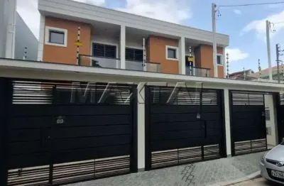 Sobrados novos à venda com 110m², sendo 3 dormitórios e 1 suíte, com 2 vagas.