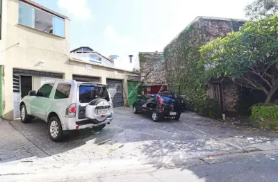 Imóvel no pacaembu com 200 metros de área, banheiro,cozinha         a,dois anares