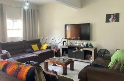 Casa assobrada com 300m², 3 quartos com suíte, 1 closet,  sala, sacada e 5 vagas de garagem
