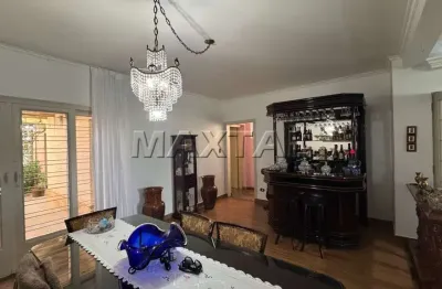 Sobrado à venda de 192m², com 4 dormitórios, 1 suíte e 3 banheiros, na santa teresinha.