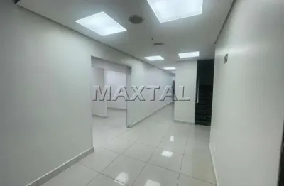 Prédio comercial para locação, de 970m², com 23 salas, 25 vagas e 9 banheiros, em santana.