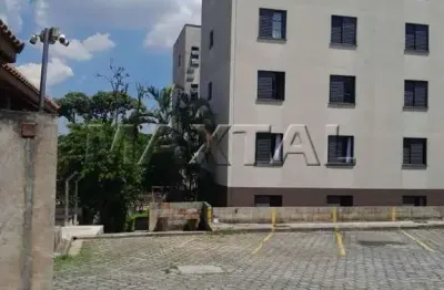 Apartamento à venda com 2 dormitórios, sala, cozinha e 1 vaga de garagem, no jardim peri.