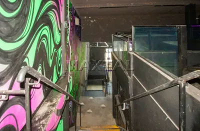Ponto comercial de 250m² e 2 banheiros para alugar, 200 metro do metrô parada inglesa.