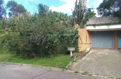 Sobrado em condominio, fechado alpes da cantareira. com 4 suítes, lareira, piscina e churrasqueira.