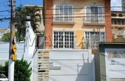 Sobrado à venda de 227m² no jardim frança com  lareira, 3 suítes e 5 vagas de garagem.