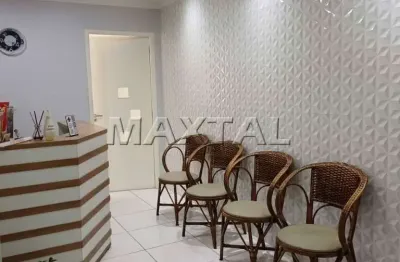 Sala comercial na água fria, de 47m² com 2 banheiros e 1 vaga coberta.