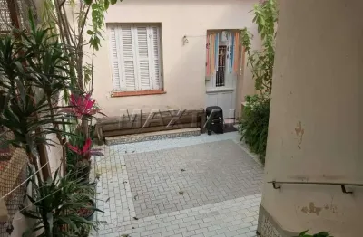 Sobrado à venda, com 2 dormitórios, 2 banheiros, 1 vaga e edícula, em santana.