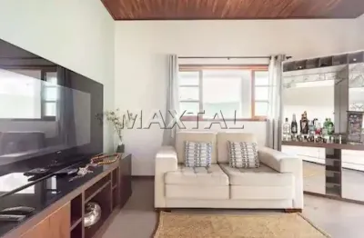 Fazenda à venda próxima do centro da cidade da atibaia com 6.000m², com piscina.