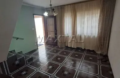Excelente sobrado com120m², 2 dormitórios, sala ampla, cozinha, quintal e 2 vagas.