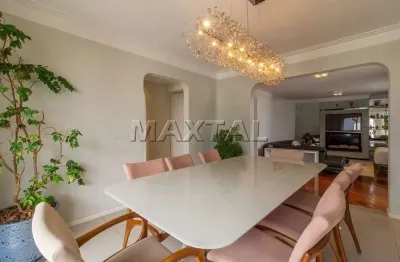 Apartamento à venda de 200m², com 4 dormitórios. 3 suítes e 4 vagas, em Santana.