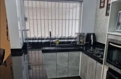 Casa à venda de 48m², com 2 dormitórios e 1 vaga de garagem, na vila gustavo.
