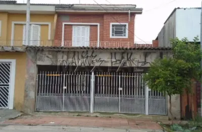 Sobrado de 170m², com 03 dormitórios,  01 suíte , 03 banheiros, 03 vagas, na vila gustavo.