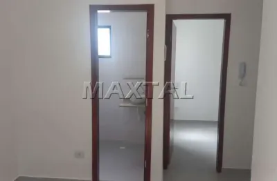 Apartamento com 28 m², 1 dormitório em prédio de 3 andares, na água fria.