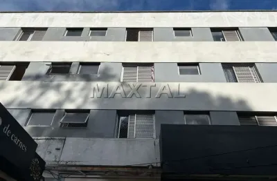 Apartamento para alugar  com 1 dormitório, sala, cozinha  e 1 vaga de garagem.