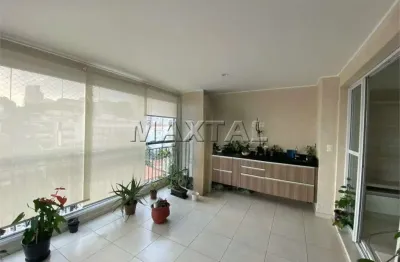 Apartamento de 93m², com 2 quartos,  sendo ambos suítes, 2 vagas e varanda, em santana.