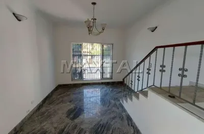 Sobrado residencial ou comerciais 250m², 5 dormitórios, sala ampla, cozinha planejada e 2 vagas.
