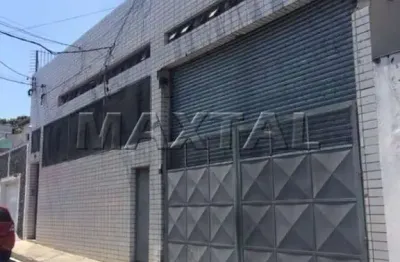 Prédio comercial à venda com 2 salas comerciais e 3 apartamentos, na casa verde.
