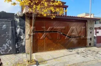 Sobrado à venda de 220m², com 3 suítes, 5 banheiros e garagem para 3 carros, no parque mandaqui.