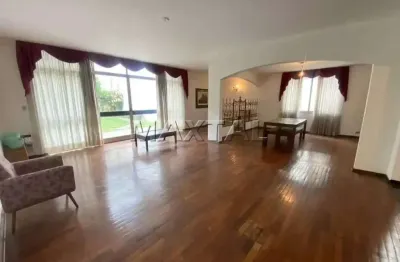 Casa à venda de 345m², com 4 quartos sendo 2 suítes e 4 vagas, na vila madalena.