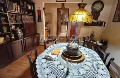 Casa à venda de 250m², com 2 dormitórios sendo 1 suíte, na vila mangalot.