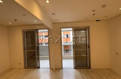 Sala comercial  com sacada em santana na rua dr. césar de 40 m², com 1 banheiro e 1 vaga.