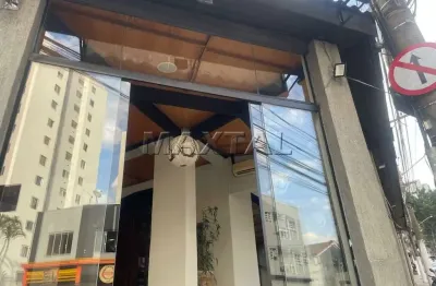 Salão comercial para locação de 212m², com 2 banheiros, em santana, próximo ao metrô.