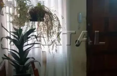 Apartamento à venda com 2 dormitórios, sala ampla e 1 vaga, no conjunto residencial elisio teixeira