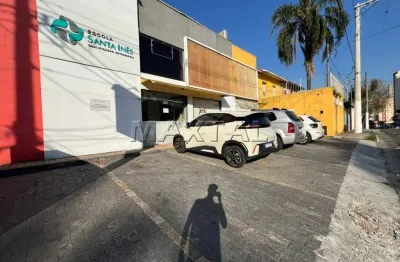 Prédio comercial para locação de 290m², com 3 banheiros e 6 vagas, no parque mandaqui.