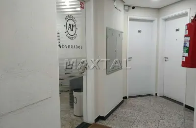 Sala comercial à venda de 39m² 2 banheiros, copa e 1 vaga prédio com gerador e sala de convenções.