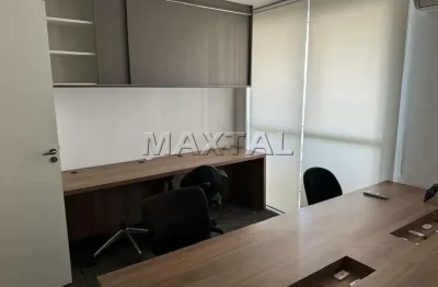 Sala comercial para venda e locação totalmente mobiliada, ar condicionado e com 1 vaga de garagem.